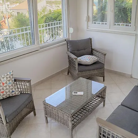 Apartment Luger Mit Wintergarten Und Terrasse