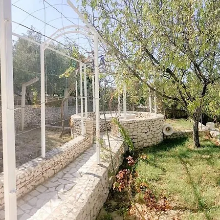 Luger Mit Wintergarten Und Terrasse Razanj