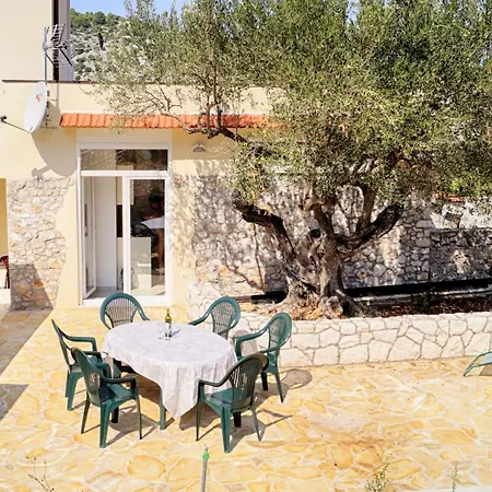 Apartment Luger Mit Wintergarten Und Terrasse Razanj