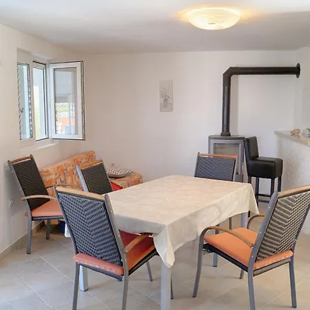 Apartment Luger Mit Wintergarten Und Terrasse
