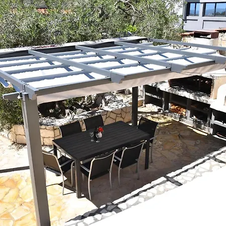 Apartment Luger Mit Wintergarten Und Terrasse